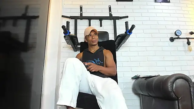 ItaloMoore online show from April 23, 11:59 am