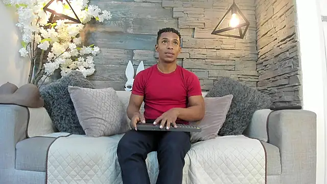 Snapshot of ItaloMoore chatting on October 12, 12:10 pm ItaloMoore online show from October 12, 12:10 pm