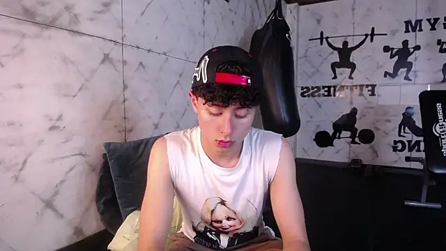 Snapshot of NoahDupont chatting on September 22, 8:19 pm NoahDupont online show from September 22, 8:19 pm