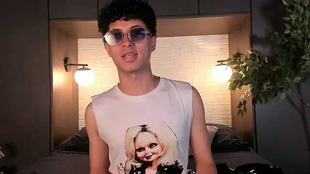 Snapshot of NoahDupont chatting on September 19, 7:57 pm NoahDupont online show from September 19, 7:57 pm
