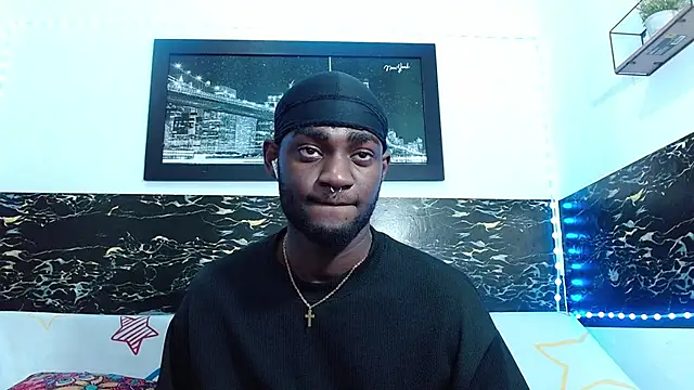Snapshot of eebony_stallion chatting on October 1, 3:32 am eebony stallion online show from October 1, 3:32 am