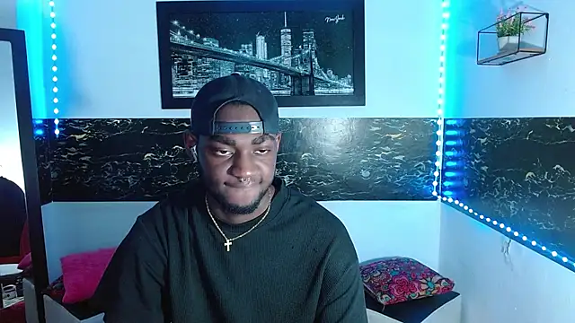 Snapshot of eebony_stallion chatting on October 3, 3:44 am eebony stallion online show from October 3, 3:44 am
