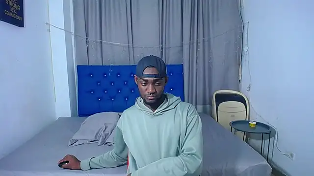 Snapshot of eebony_stallion chatting on September 30, 3:23 am eebony stallion online show from September 30, 3:23 am