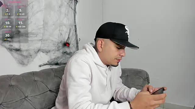 OwenStonne  online show from October 21, 4:15 am