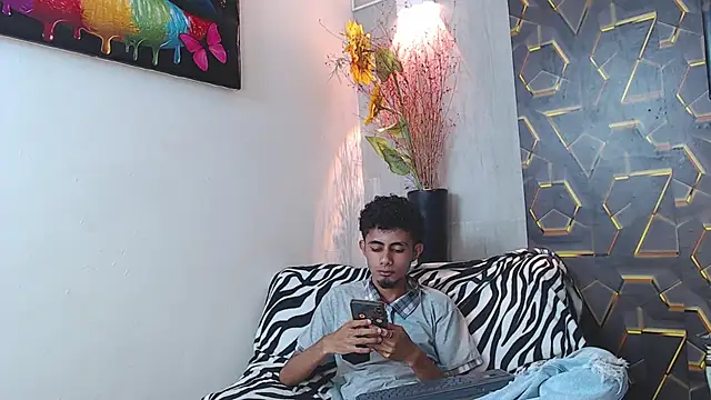 Snapshot of noah_the_kingmaster chatting on October 3, 4:34 pm noah the kingmaster online show from October 3, 4:34 pm