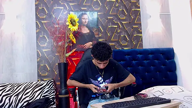 Snapshot of noah_the_kingmaster chatting on October 14, 7:32 pm noah the kingmaster online show from October 14, 7:32 pm