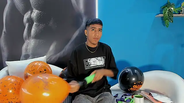 Snapshot of ender_h0t chatting on October 12, 2:11 pm ender h0t online show from October 12, 2:11 pm