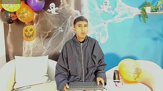 Snapshot of ender_h0t chatting on October 14, 1:51 pm ender h0t online show from October 14, 1:51 pm