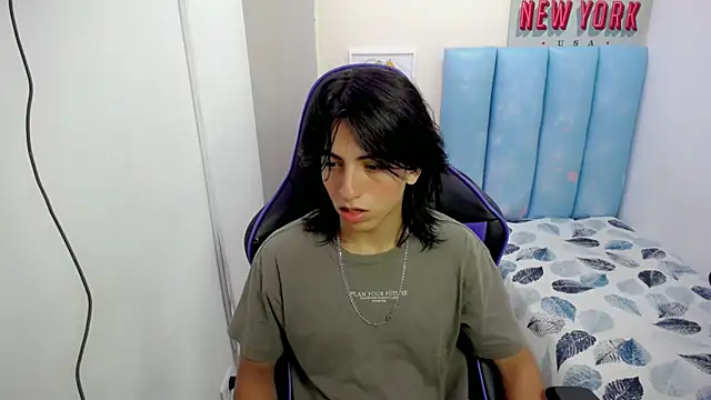 Snapshot of louis_baltazar chatting on September 22, 3:44 pm louis baltazar online show from September 22, 3:44 pm