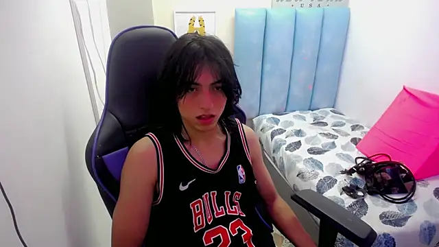 Snapshot of louis_baltazar chatting on September 13, 3:46 pm louis baltazar online show from September 13, 3:46 pm
