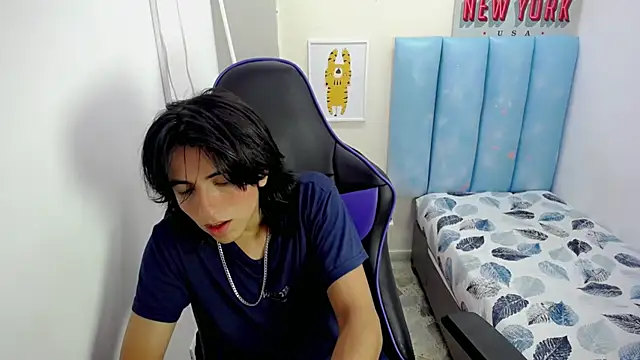 Snapshot of louis_baltazar chatting on September 9, 4:39 pm louis baltazar online show from September 9, 4:39 pm