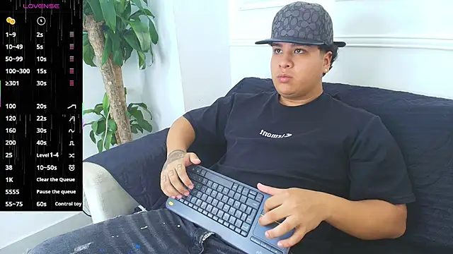 Snapshot of Naim_Bennetsex chatting on October 10, 7:40 pm Naim Bennetsex online show from October 10, 7:40 pm