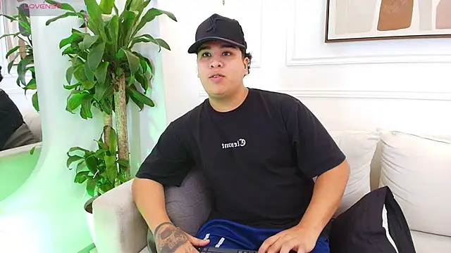 Snapshot of Naim_Bennetsex chatting on September 25, 10:08 pm Naim Bennetsex online show from September 25, 10:08 pm
