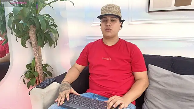Snapshot of Naim_Bennetsex chatting on October 5, 6:23 pm Naim Bennetsex online show from October 5, 6:23 pm