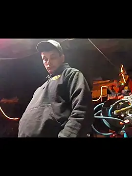 twistafatpipe online show from October 17, 5:33 am