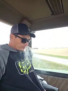 twistafatpipe online show from October 25, 3:14 pm