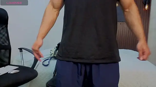 DylanGuss online show from October 18, 12:32 pm