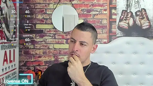 Snapshot of scotty_musicc chatting on September 17, 10:55 pm scotty musicc online show from September 17, 10:55 pm
