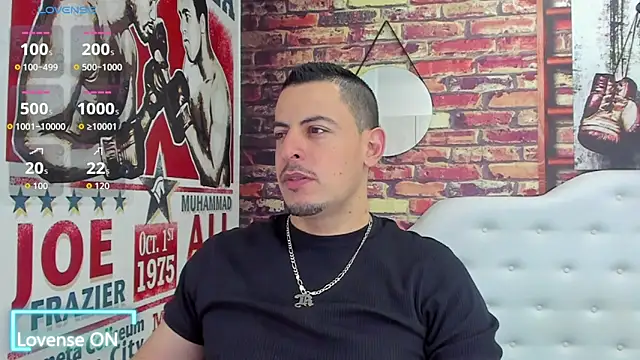 Snapshot of scotty_musicc chatting on September 22, 11:04 pm scotty musicc online show from September 22, 11:04 pm