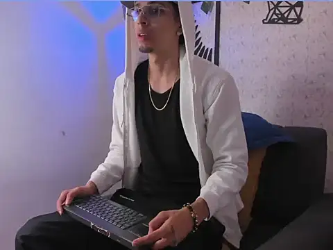 Snapshot of nicolai_drake chatting on October 11, 3:32 am nicolai drake online show from October 11, 3:32 am
