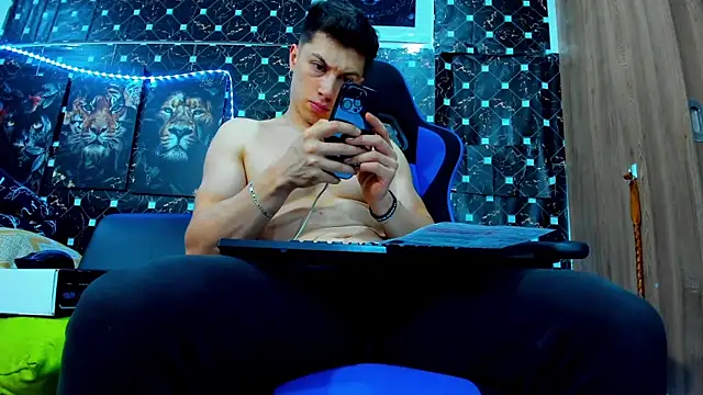 Snapshot of javiersexymann chatting on September 24, 5:18 am javiersexymann online show from September 24, 5:18 am