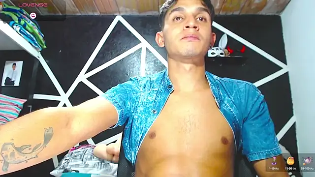 Snapshot of Angel_latinboy chatting on October 7, 10:36 pm Angel latinboy online show from October 7, 10:36 pm