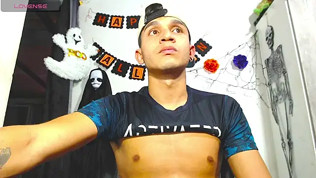 Snapshot of Angel_latinboy chatting on October 14, 10:06 pm Angel latinboy online show from October 14, 10:06 pm