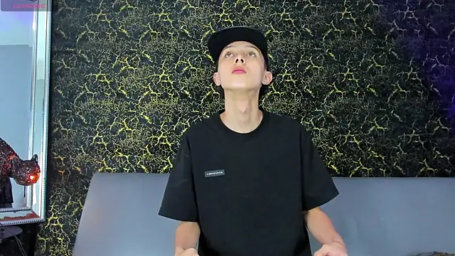 Snapshot of ArthurCox chatting on October 22, 5:27 pm ArthurCox online show from October 22, 5:27 pm