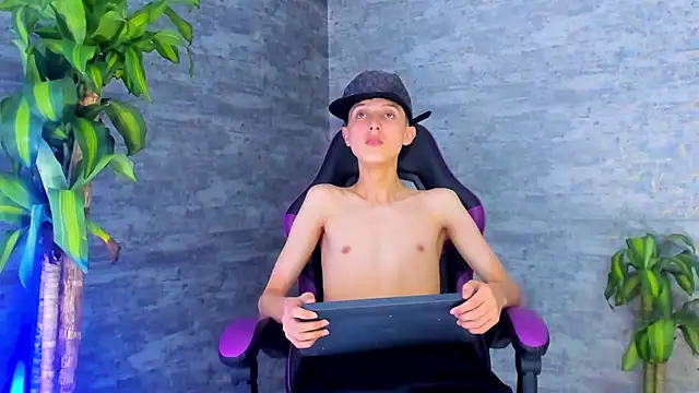 Snapshot of ArthurCox chatting on October 15, 6:59 pm ArthurCox online show from October 15, 6:59 pm