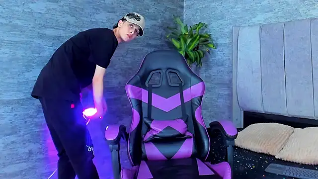 ArthurCox online show from January 13, 8:24 pm