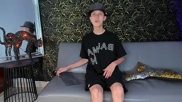 Snapshot of ArthurCox chatting on October 24, 5:36 pm ArthurCox online show from October 24, 5:36 pm