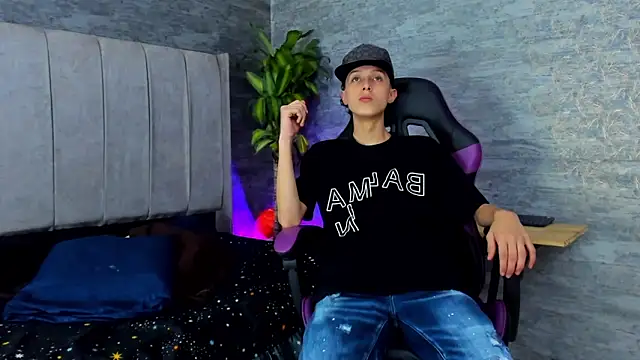 Snapshot of ArthurCox chatting on October 29, 7:28 pm ArthurCox online show from October 29, 7:28 pm