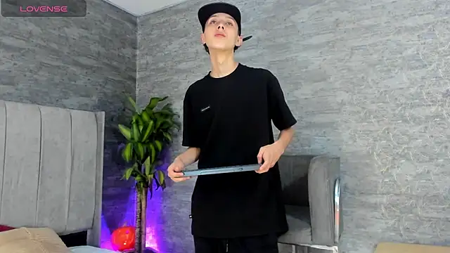 Snapshot of ArthurCox chatting on October 25, 5:36 pm ArthurCox online show from October 25, 5:36 pm