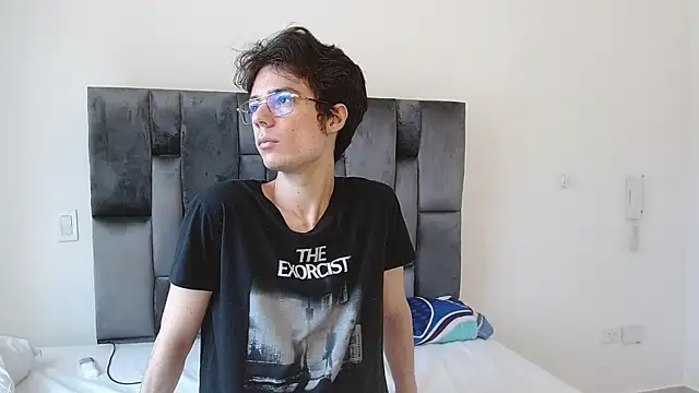 VIKTORNOIR online show from October 25, 4:20 pm