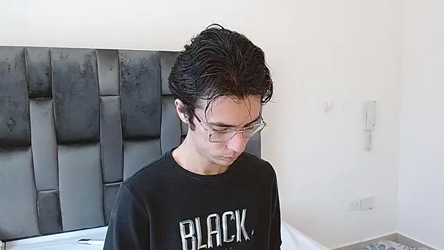 VIKTORNOIR online show from October 17, 1:48 pm