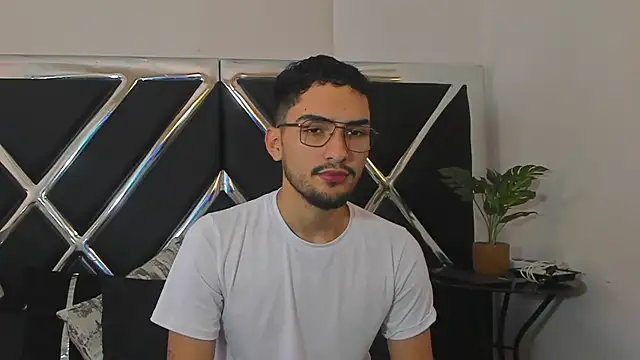 AlekRuizx online show from September 22, 1:32 pm