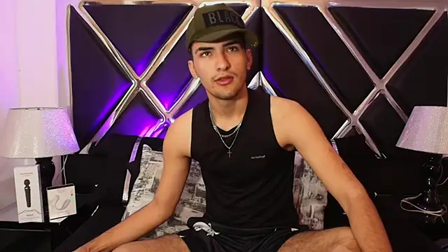 AlekRuizx online show from October 18, 11:15 am