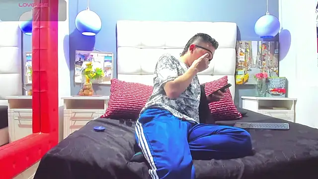 Snapshot of Max_Walker3 chatting on October 28, 2:41 pm Max Walker3 online show from October 28, 2:41 pm