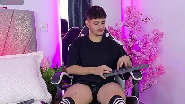 LiamMuller online show from May 10, 2:29 pm