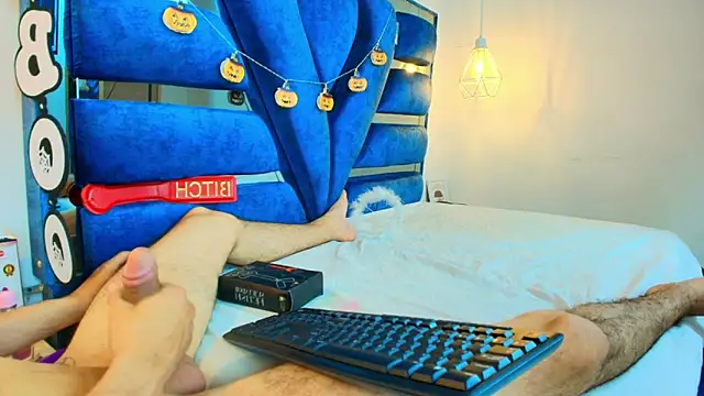 LilyAndJuan online show from October 14, 8:49 pm