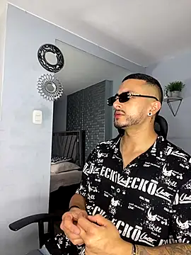 Snapshot of ALEXXX_KING chatting on September 14, 8:33 pm ALEXXX KING online show from September 14, 8:33 pm