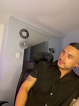 Snapshot of ALEXXX_KING chatting on September 12, 8:20 pm ALEXXX KING online show from September 12, 8:20 pm