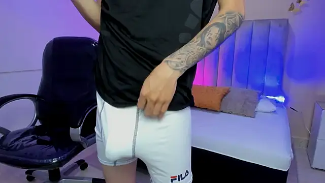 Nascary Fox online show from February 19, 8:27 pm