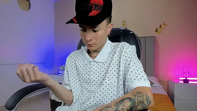 Nascary Fox online show from April 15, 3:12 pm