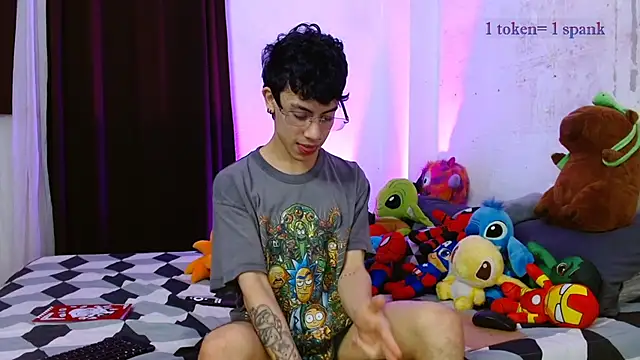 aaronjames1 online show from January 5, 10:57 pm