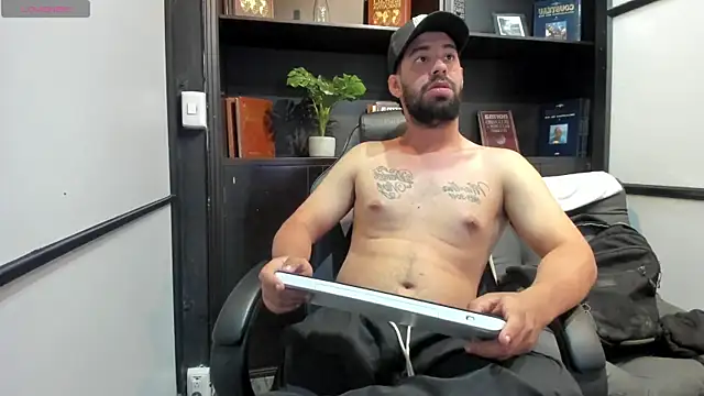 JhoanMontes online show from November 1, 8:13 pm