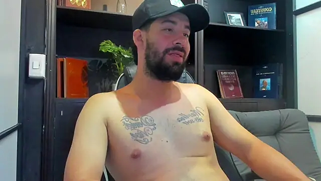 JhoanMontes online show from November 3, 8:10 pm