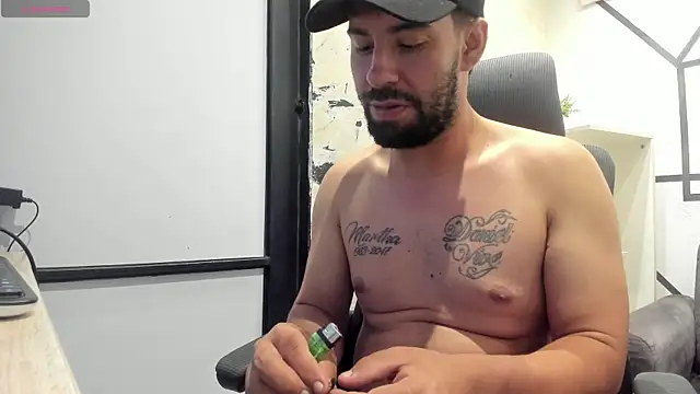 JhoanMontes online show from October 27, 7:38 pm