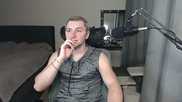 Snapshot of Elvin_Vaenight chatting on October 15, 10:39 pm Elvin Vaenight online show from October 15, 10:39 pm