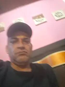 GustavoBtu online show from October 15, 11:23 pm